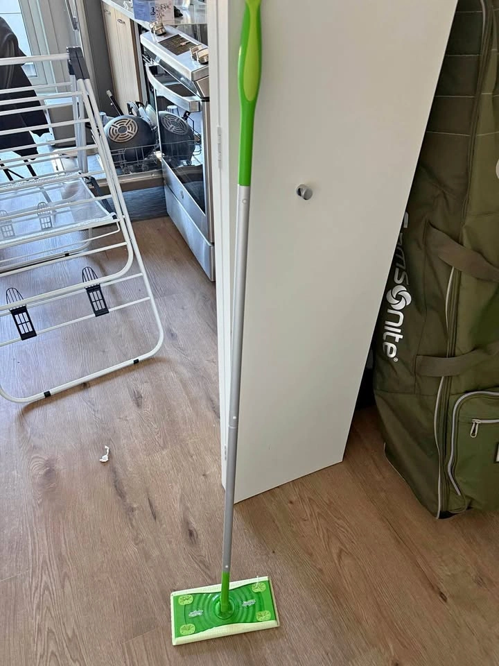 Floor cleaner