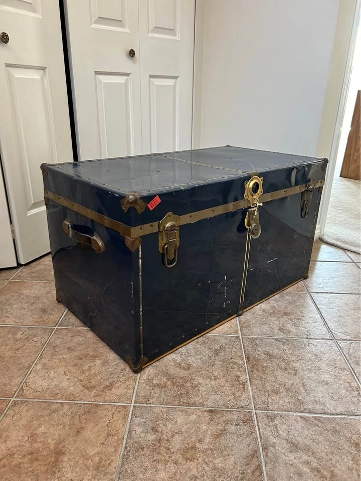 Vintage metal and brass trunk - photo 2