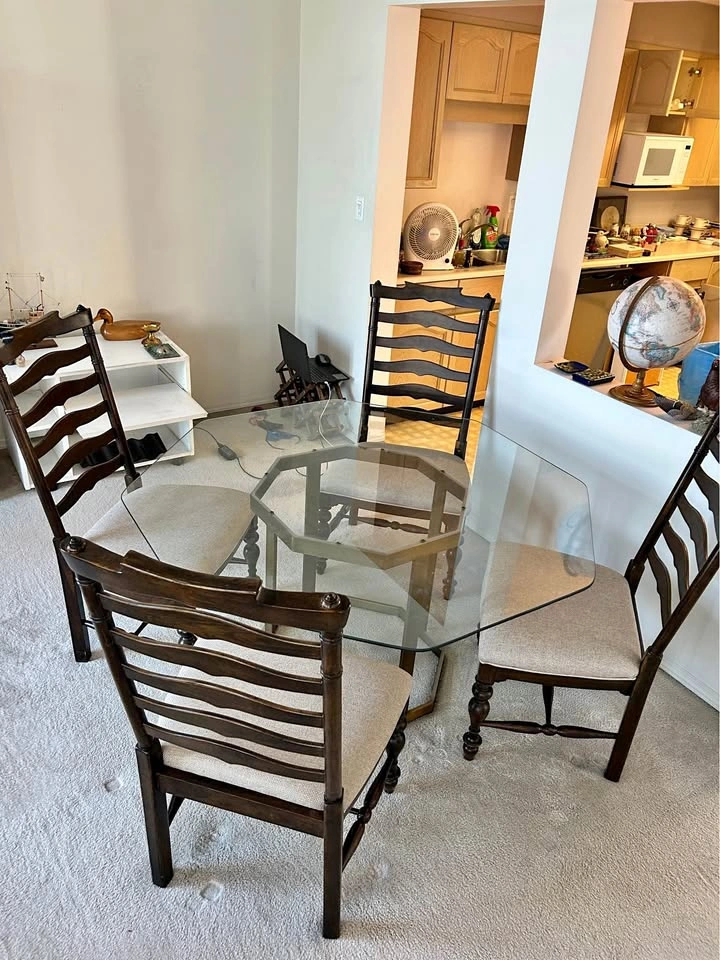 Like new! Glass dining table & chairs