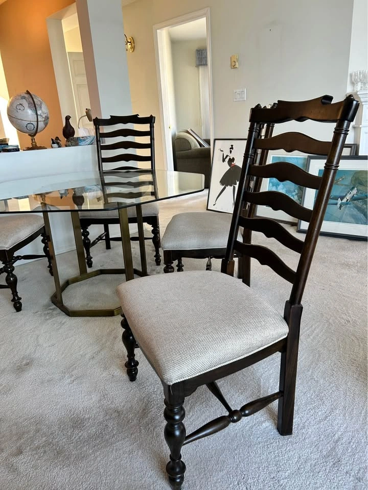 Like new! Glass dining table & chairs - photo 5