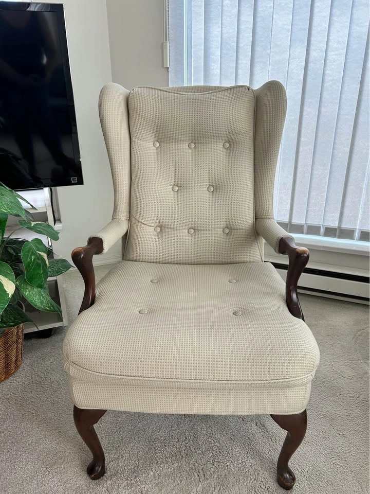 2 wingback chairs - photo 2