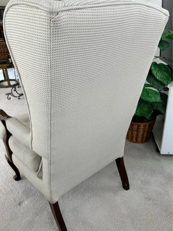 2 wingback chairs - photo 5