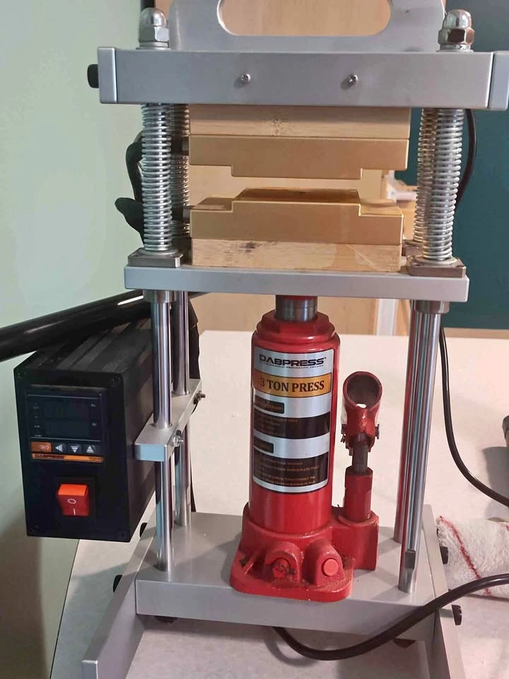 3 Ton heated hydraulic press