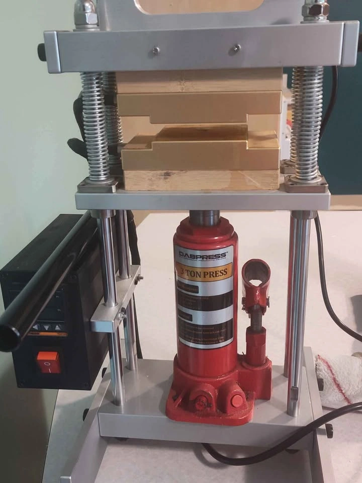 3 Ton heated hydraulic press - photo 2