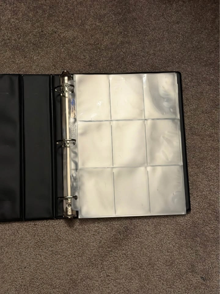 Charizard Binder Ultra Pro - photo 2