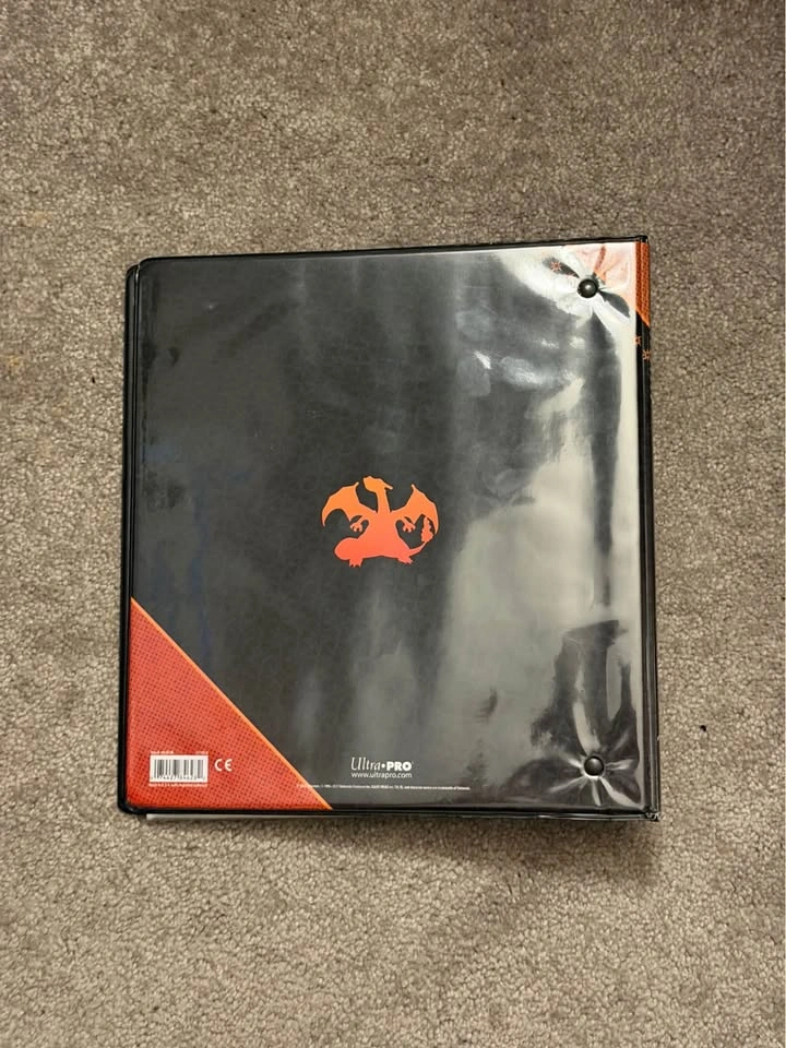 Charizard Binder Ultra Pro - photo 3