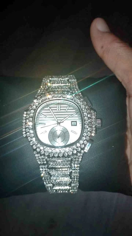 Classic Men’s Luxurious VVS Diamond Watch ⌚