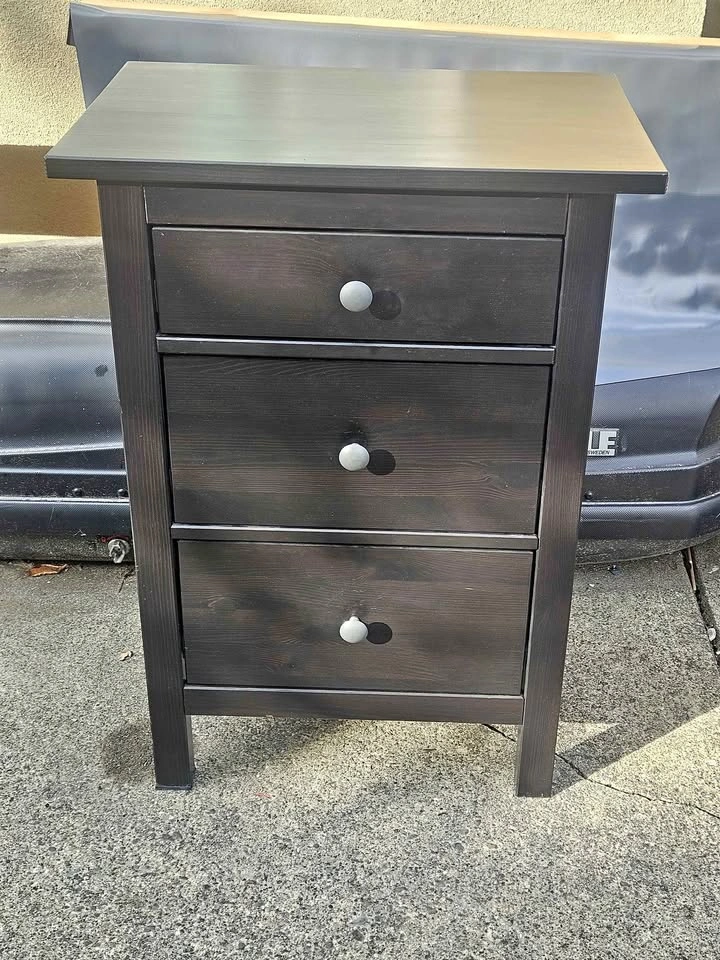 Hemnes 3 drawers nightstand