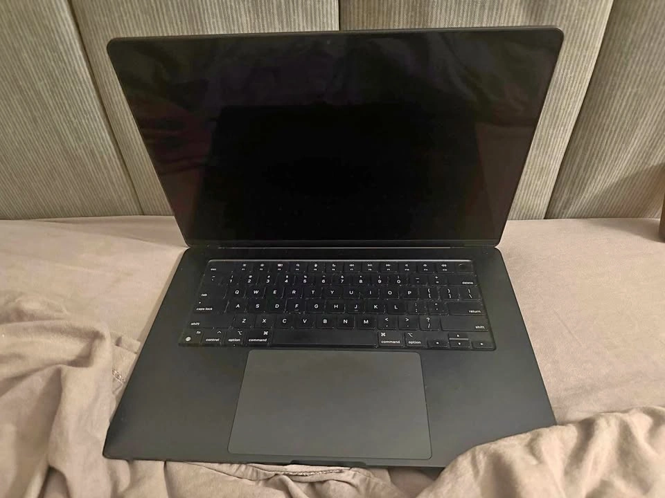 Apple Macbook air m2 2023 Laptop