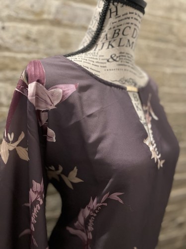 Diane Gilman Gray & Mauve Lily Print Silky Shirt Size XL (NWT) - photo 3