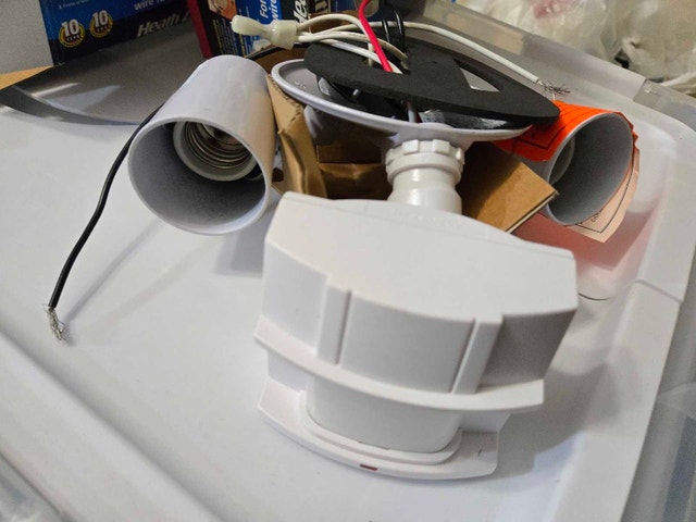 Heath Zenith Motion Sensor Security Light - photo 4