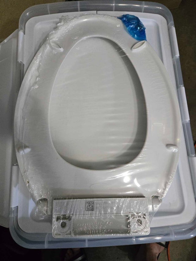 Kohler Toilet Seat Brand New Sealed - photo 2