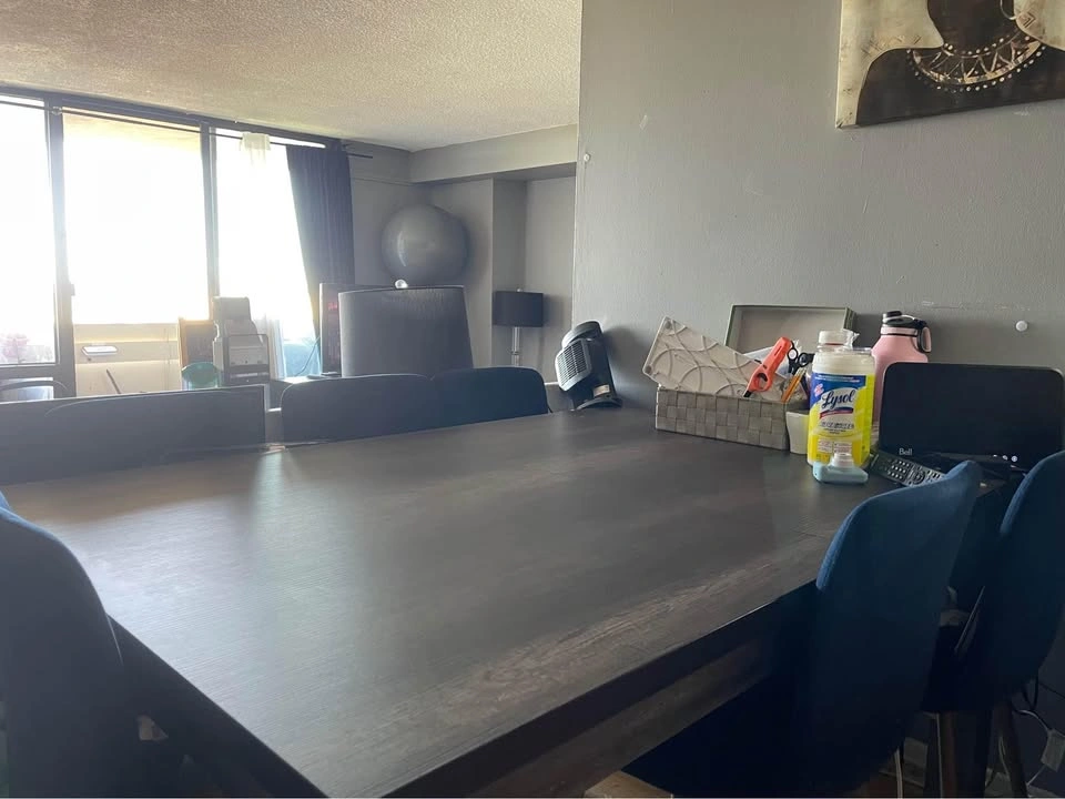 8 seat Dinning table must go - photo 5