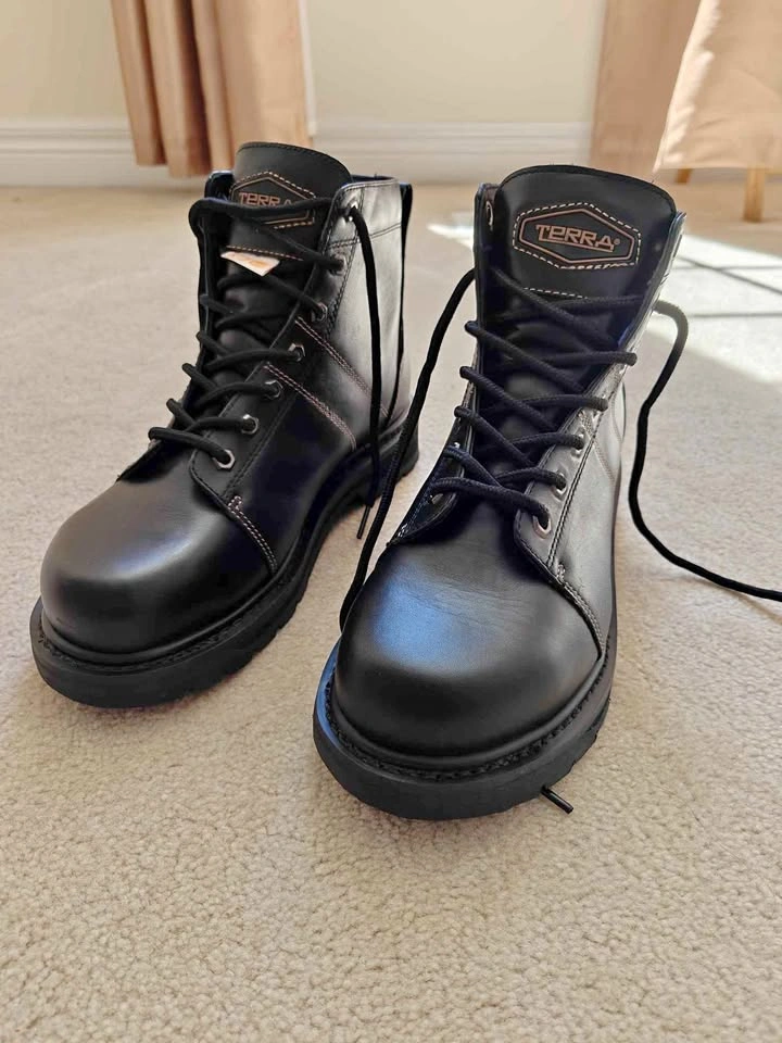 TERRA Brand new Safety boots 8.5 fits like a 9.5