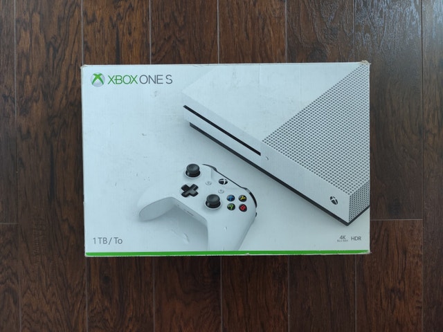(Delivery) LNIB Xbox One S 1TB w/games