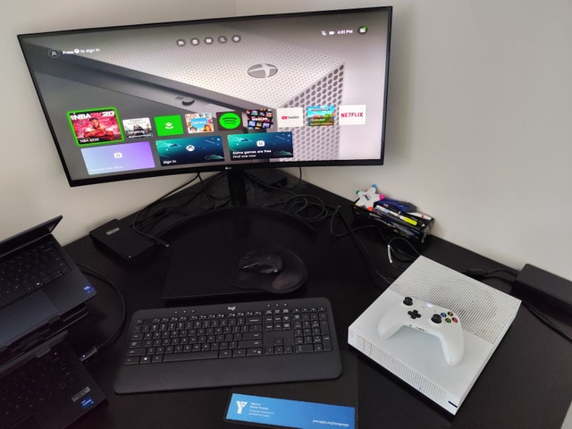 (Delivery) LNIB Xbox One S 1TB w/games - photo 4