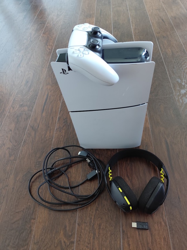 (Delivery) PlayStation 5 Slim 1TB w/Headset