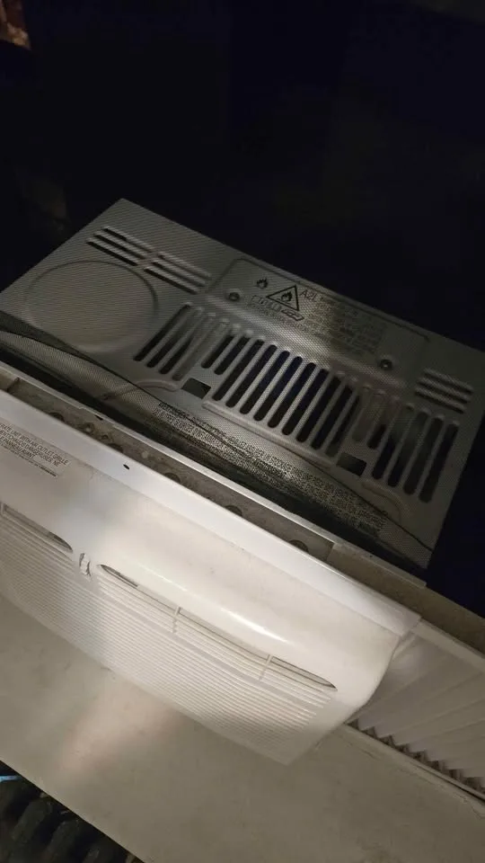 Frigidaire Window Air Conditioner - photo 3