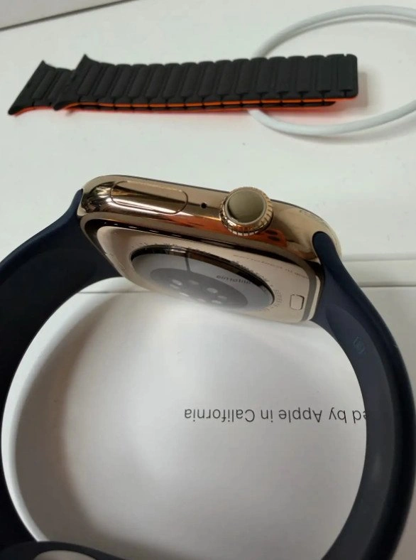 Apple watch Series 10 Titanium Gold 46mm - photo 3