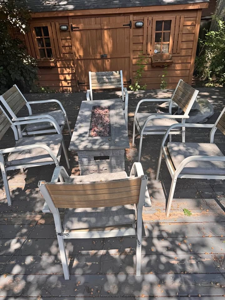 Natural gas Fire Pit Table and 6 Chairs Set