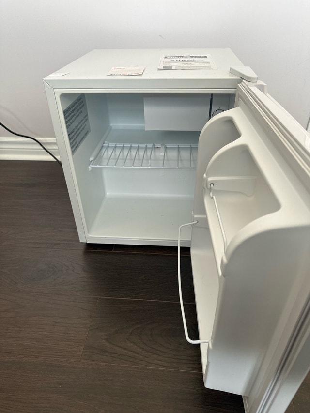 Galanz Mini Fridge - photo 2