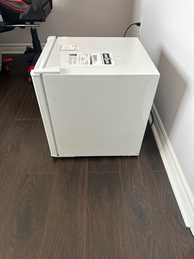 Galanz Mini Fridge - photo 3