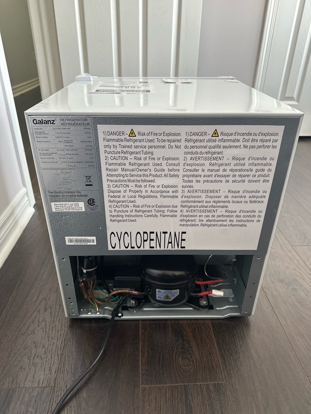 Galanz Mini Fridge - photo 4