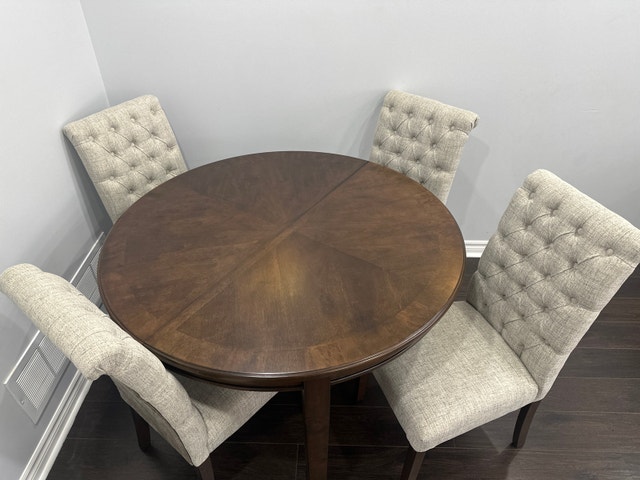 Adinton Signature Design by Ashley Dining table & 4 chairs