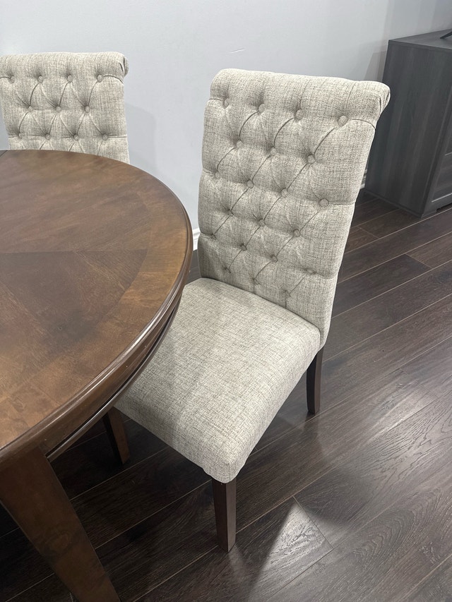 Adinton Signature Design by Ashley Dining table & 4 chairs - photo 2
