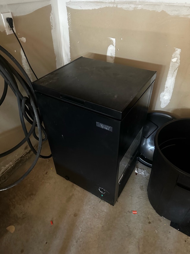 Arctic King Chest Freezer - photo 2