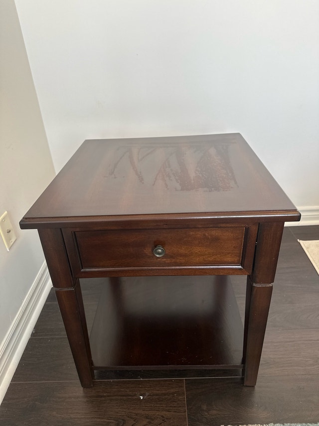 Coventry 22" End Table - Walnut