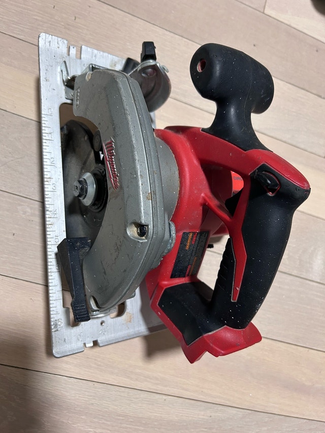 Milwaukee 6-1/2 Inch Circular Saw - photo 2