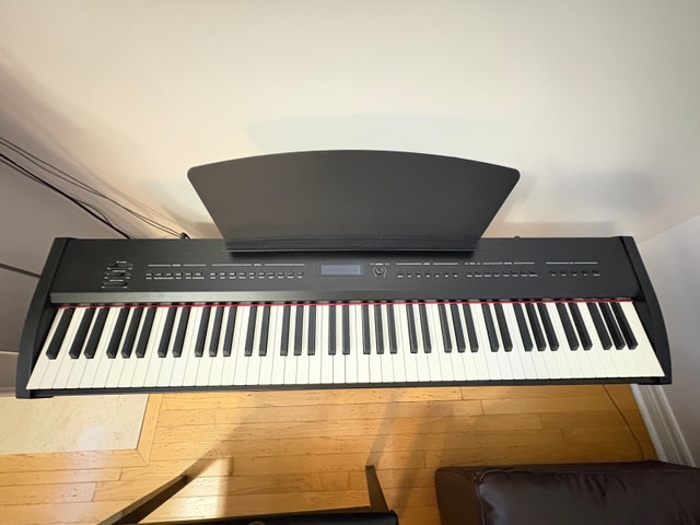 88-Weighted Key Digital Piano with Bench – Excellent Cond - photo 3