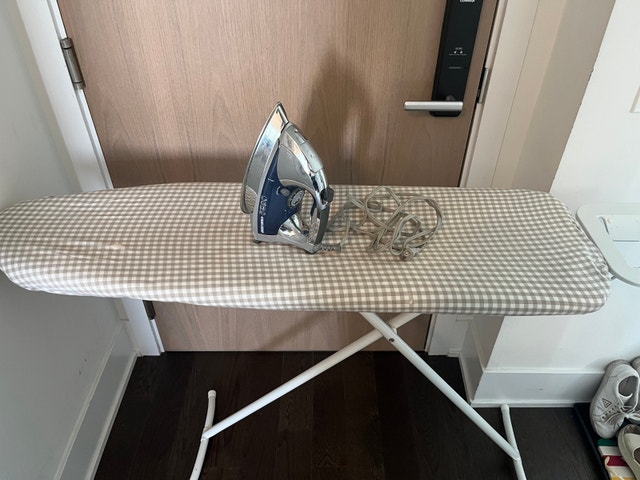 Rowenta Steam Iron & ironing board