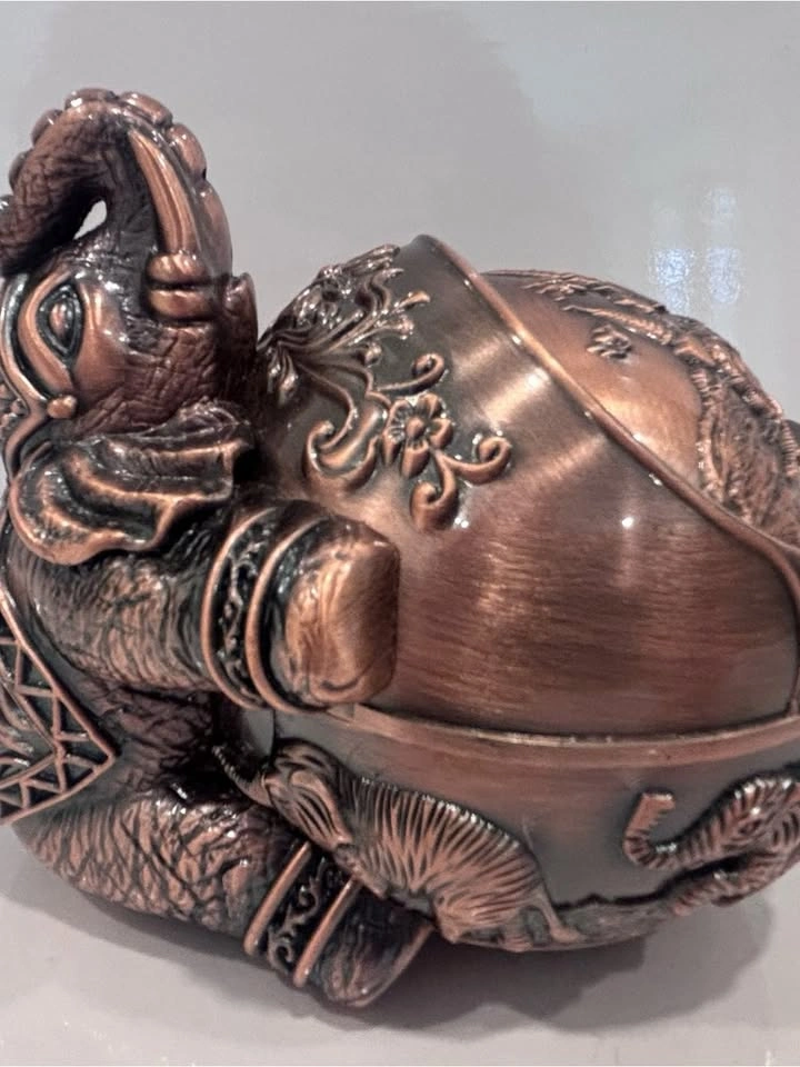 Vintage Thai elephant covered ashtray bronze finish - photo 3