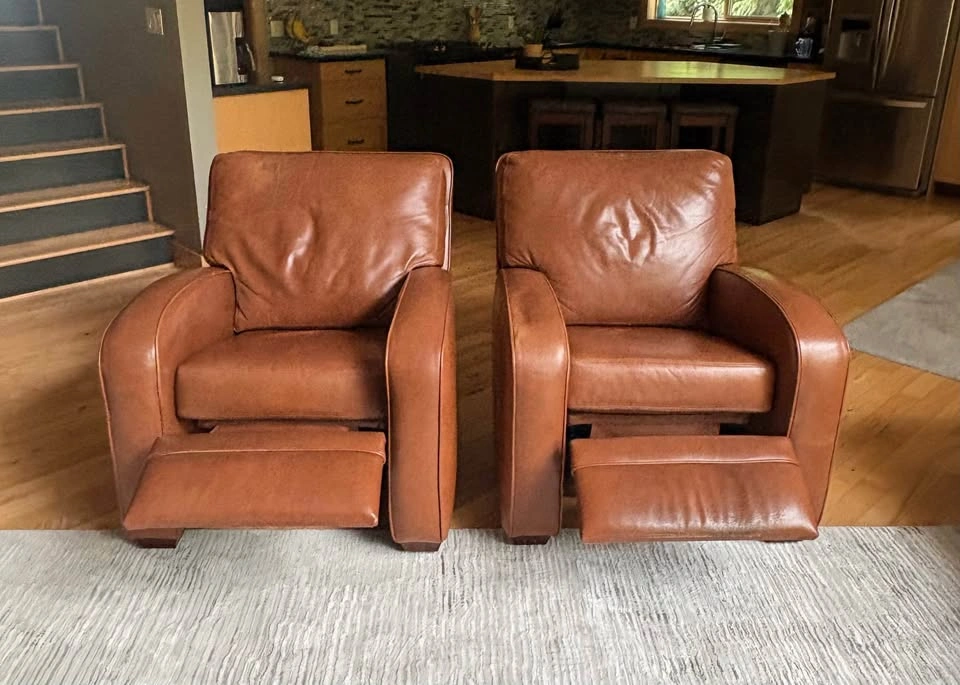 Two very comfy leather recliners - photo 2