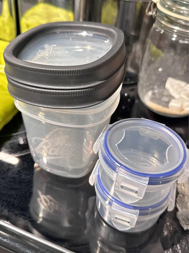 Freezer safe food storage containers