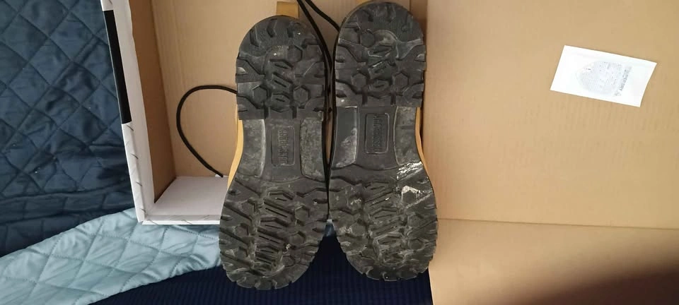 Size 12 CSA approved aggressor steel toe workboots with box - photo 3