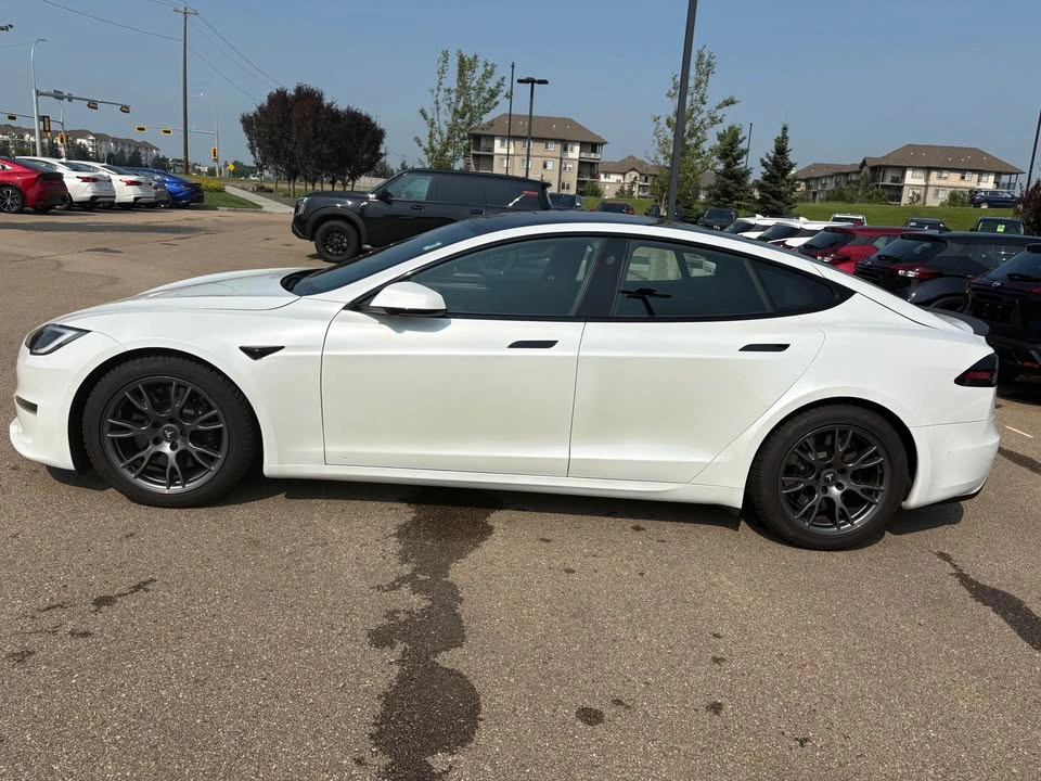 2022 Tesla Model S - photo 2