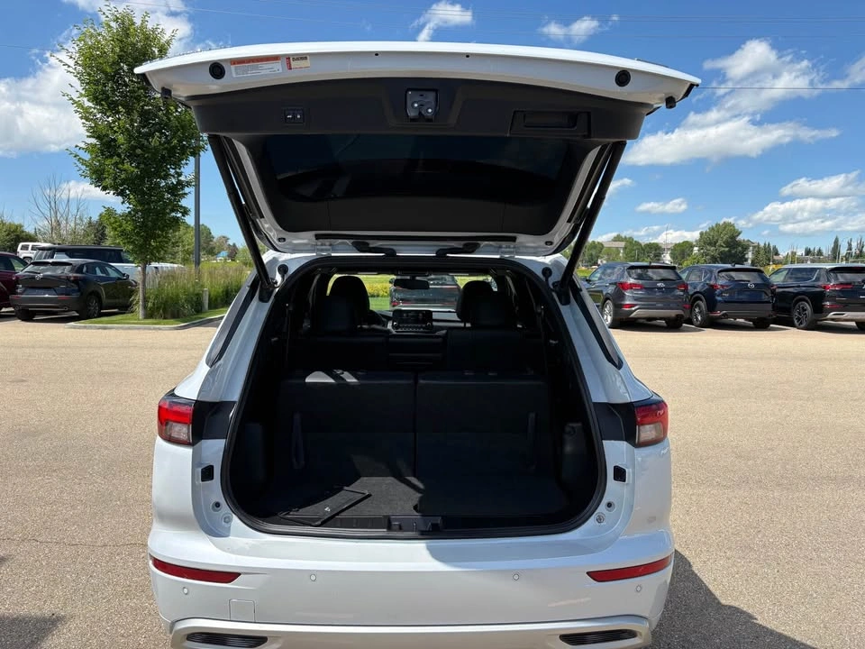 2025 Mitsubishi Outlander - photo 3