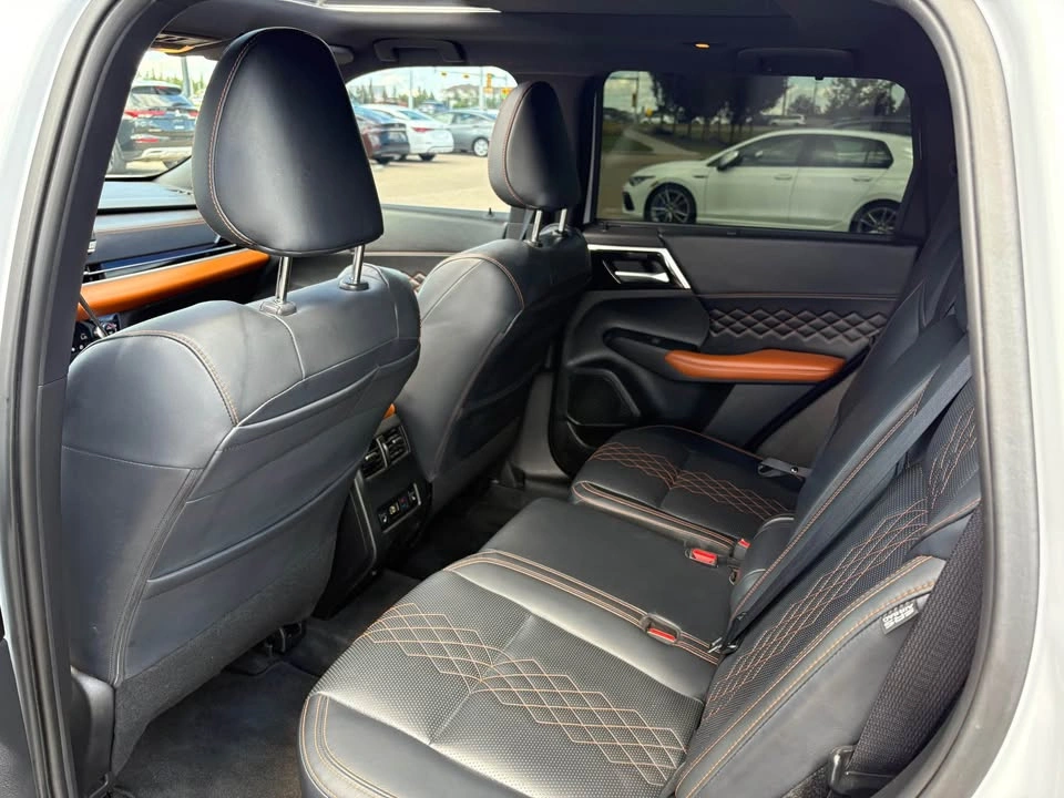 2025 Mitsubishi Outlander - photo 5