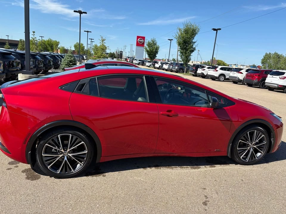2024 Toyota Prius - photo 2