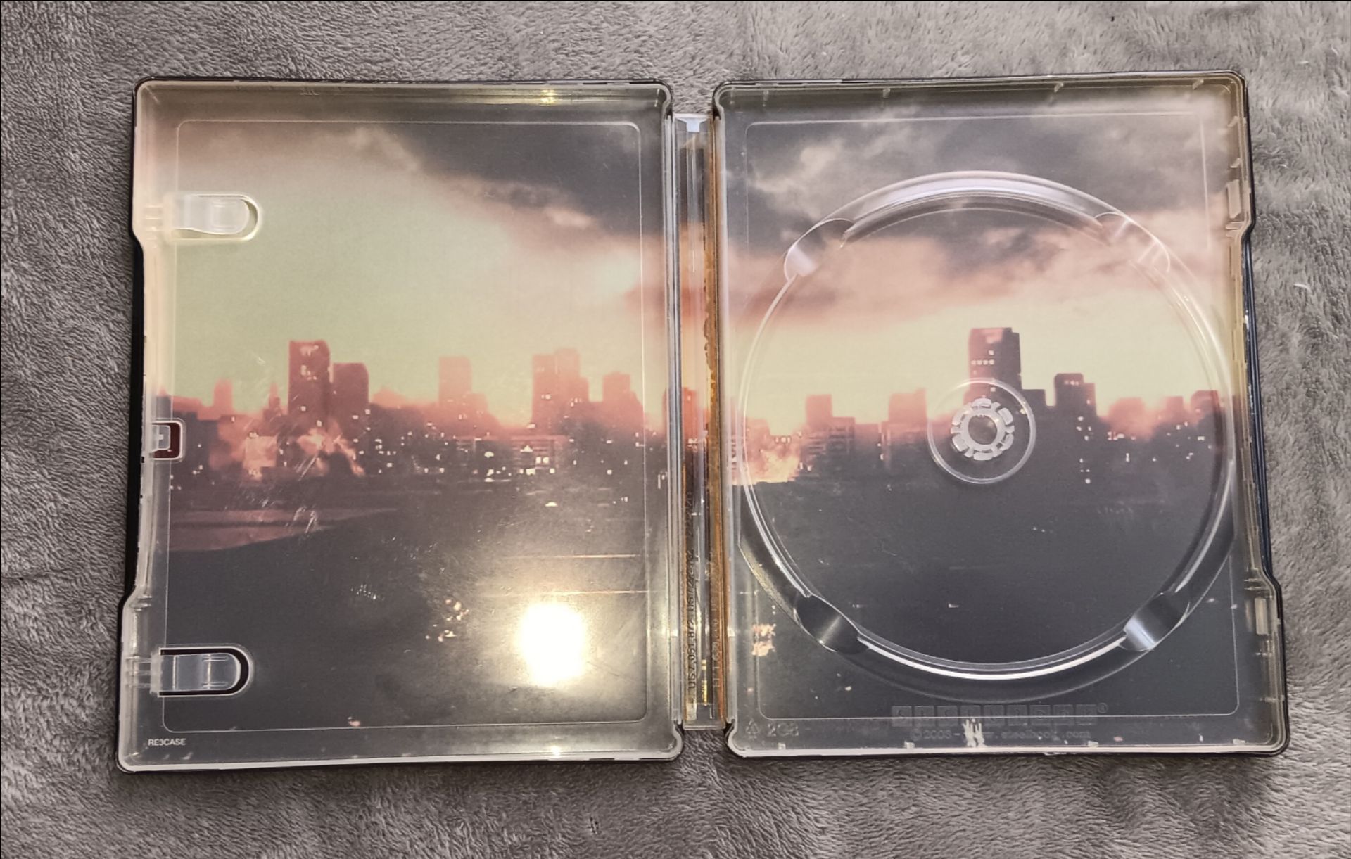 RE3 Remake Best Buy Exclusive Steelbook + MINT Game - photo 5
