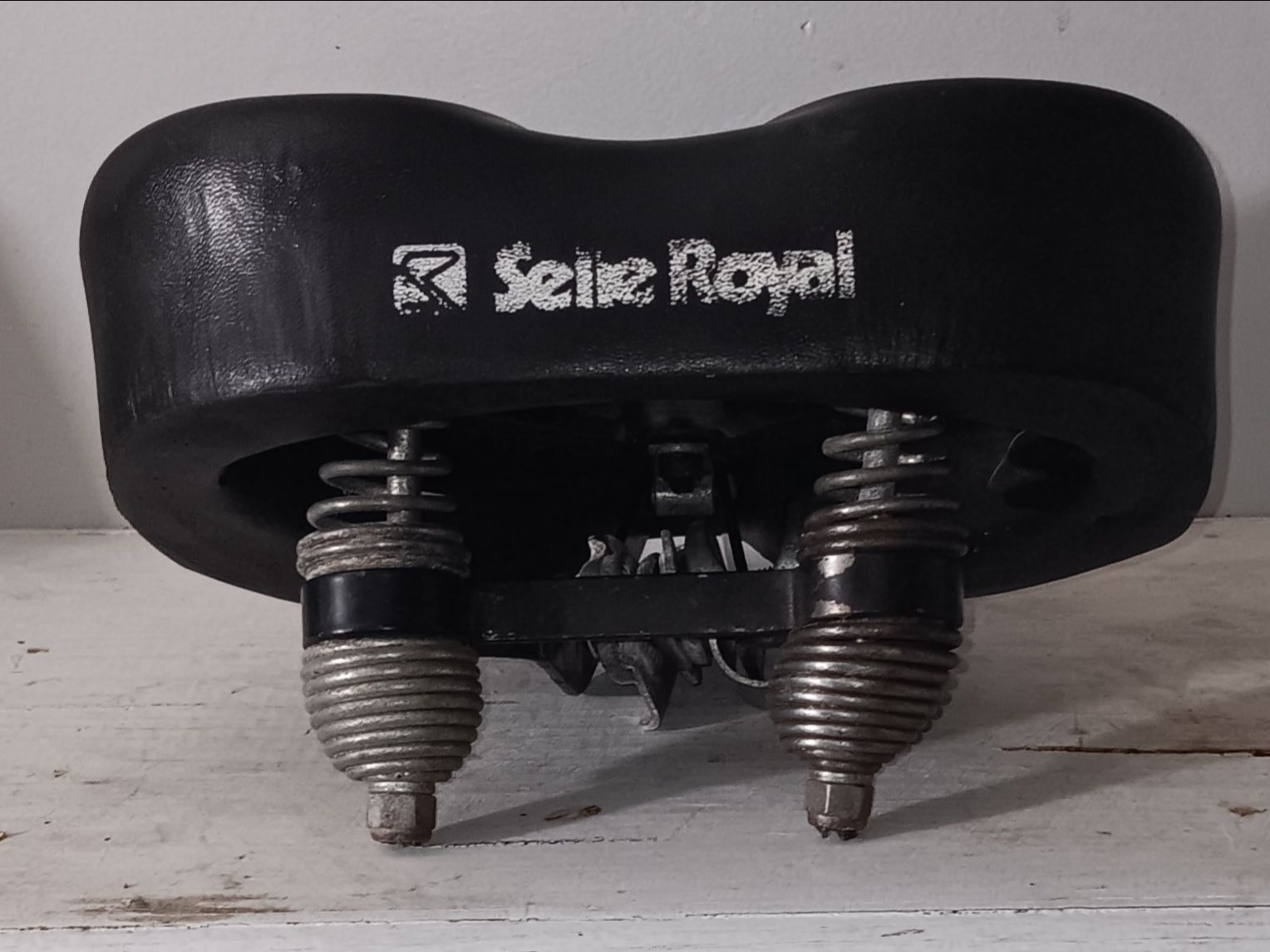 Selle Royal Wide Comfort Cruiser Bike Saddle with Dual Springs - photo 4