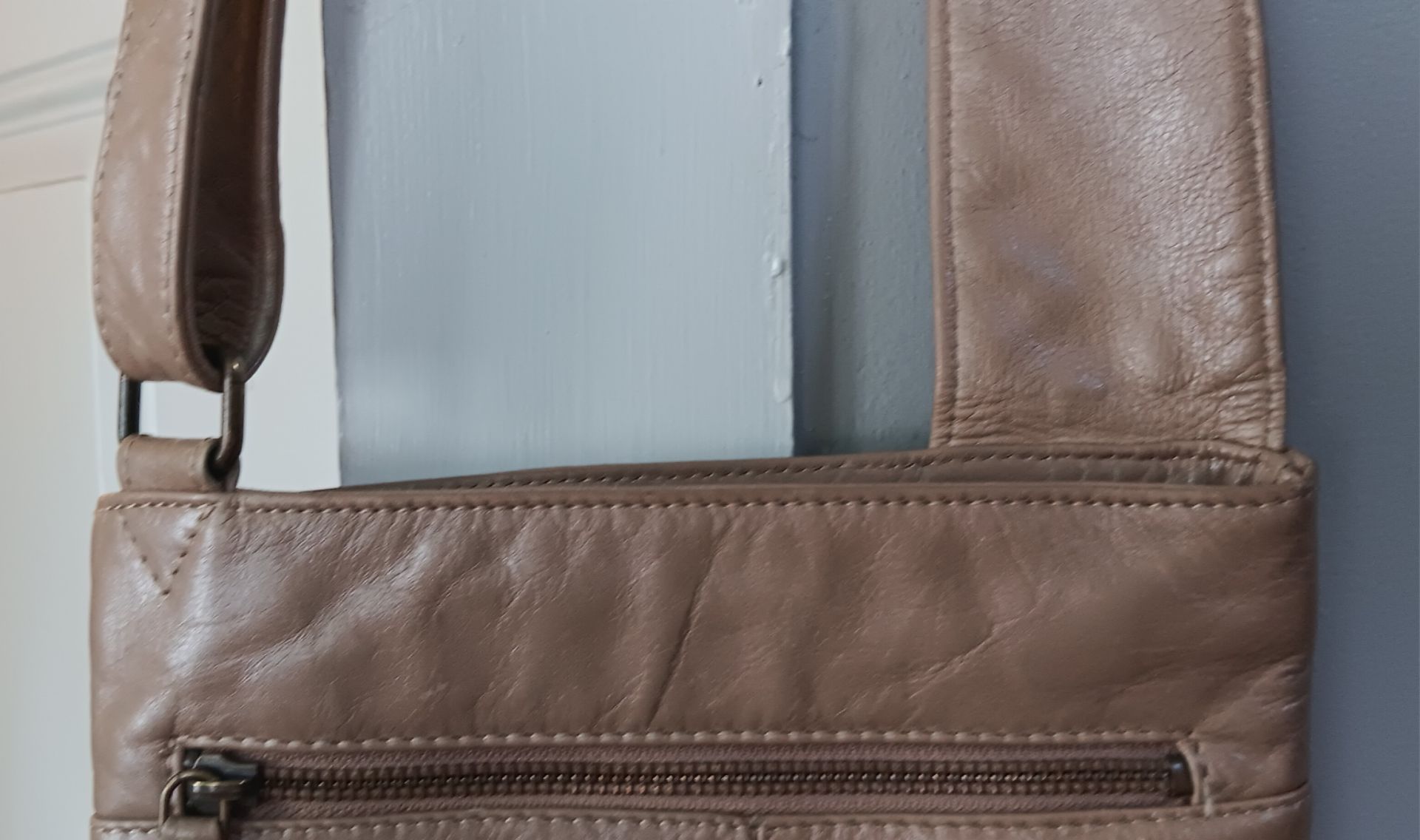 Latico USA Genuine Leather Classic Organizer Crossbody Taupe - photo 3