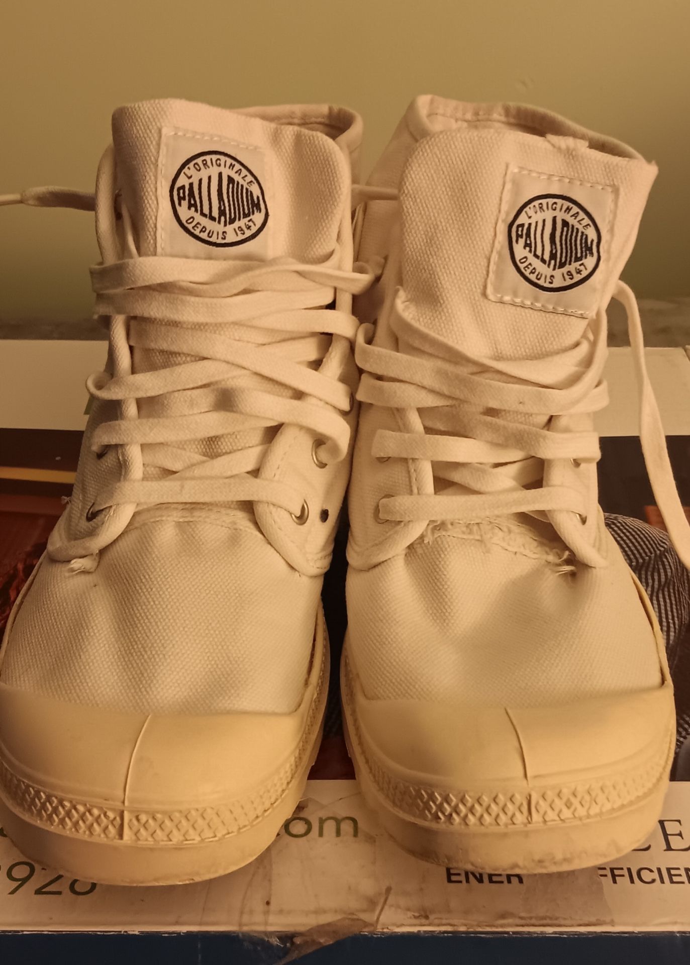 Palladium Pampa Hi Originale White – Authentic – Needs TLC