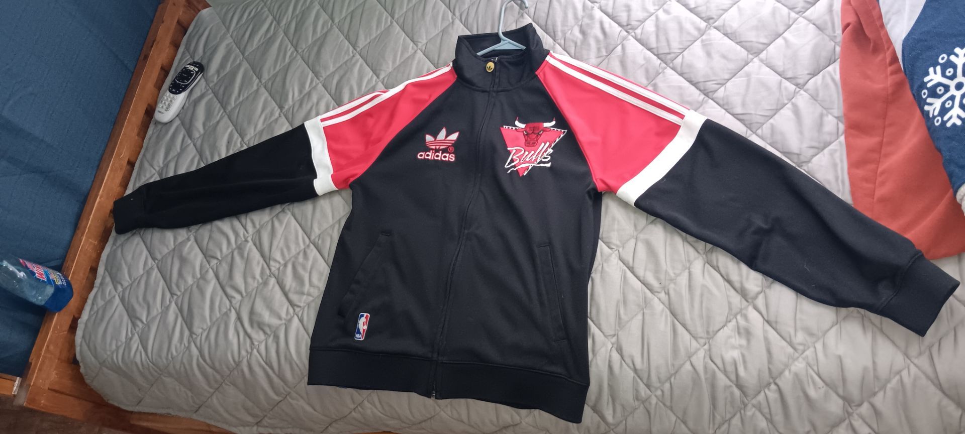 RARE adidas Originals Chicago Bulls Track Jacket - Y2K - photo 3