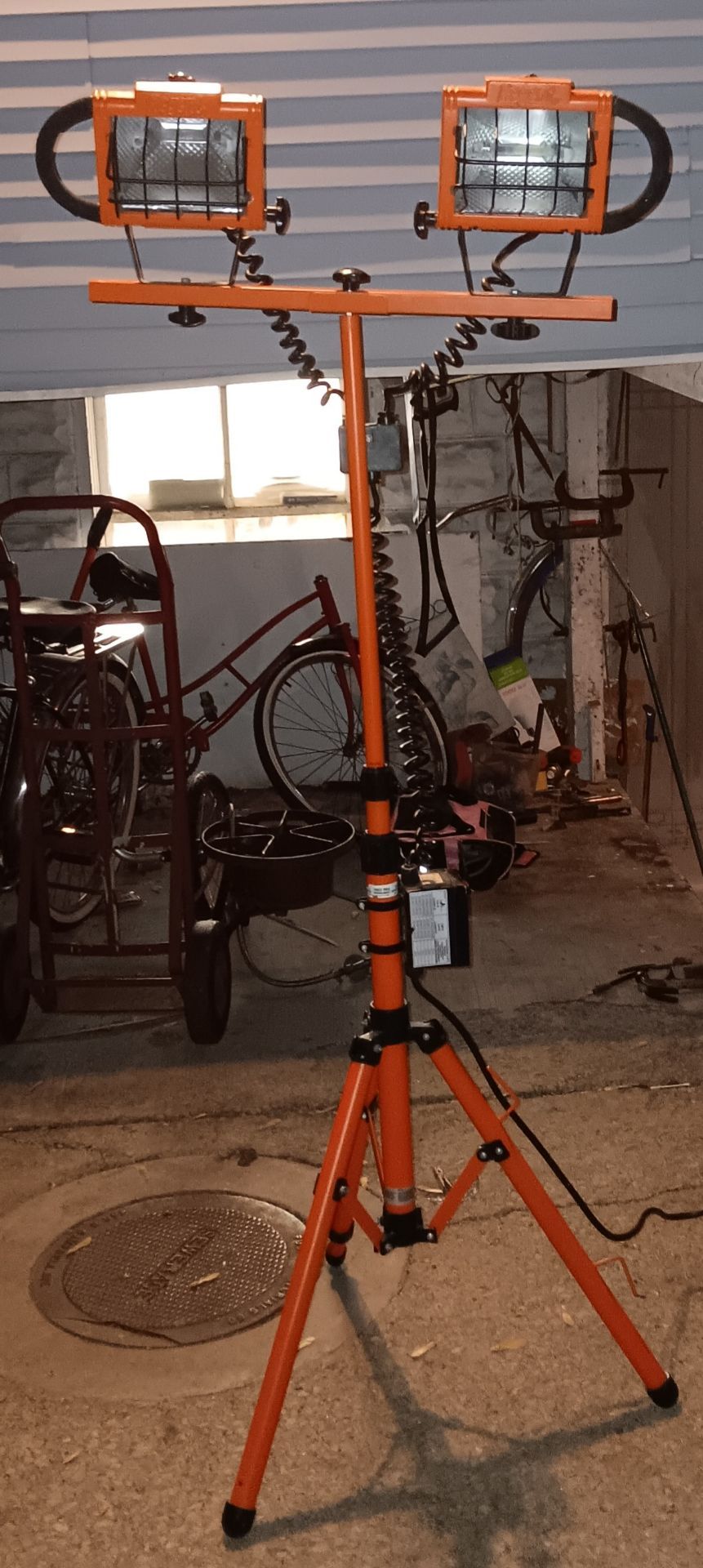 Regent 1000W Dual Head Halogen Work Light on Tripod - photo 2