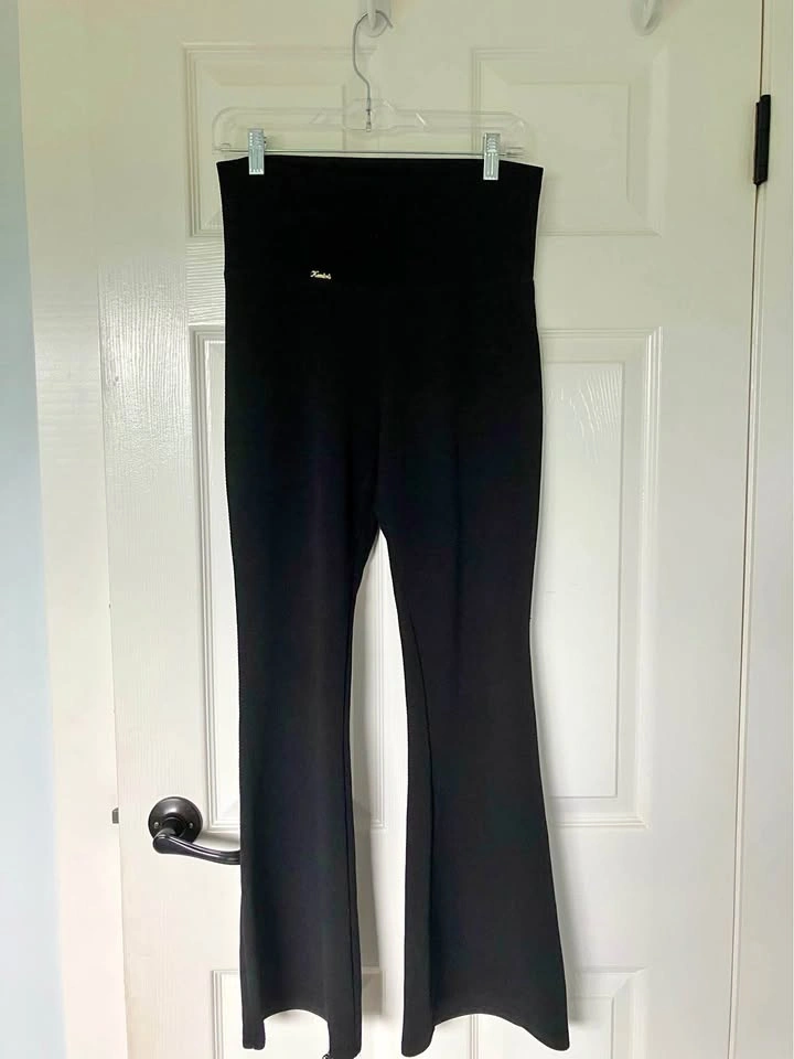 Women’s flared black leggings size medium - Kamicris