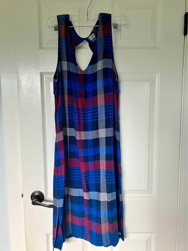 Women’s plaid dress size medium - KAVU